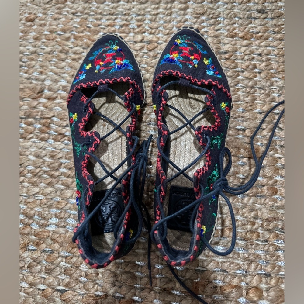 Tory Burch black embroidered espadrilles 5.5 - Picture 2 of 7